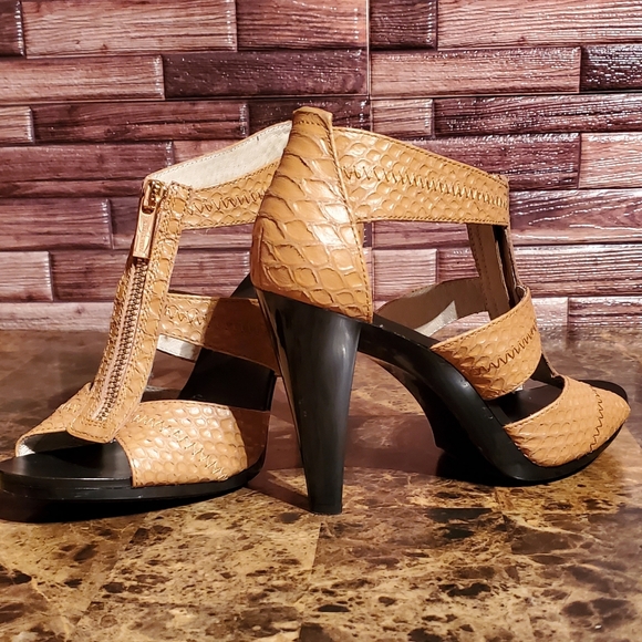 Michael Kors Berkley T Strap Peanut Embossed Sandals - Picture 3 of 9